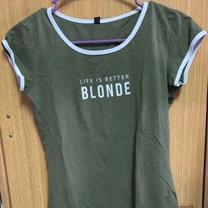 “Life is better blonde” T-Shirt
